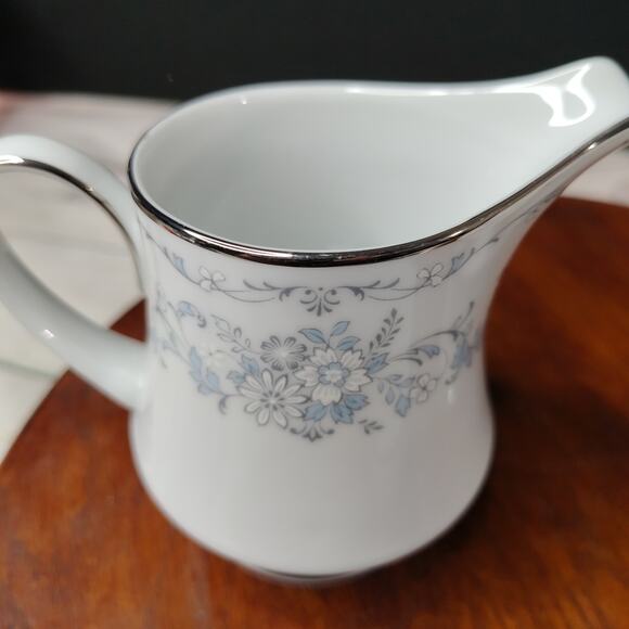 NORITAKE Fascination Pattern Sugar & Creamer Set White Porcelain Blue Flowers - Picture 9 of 9